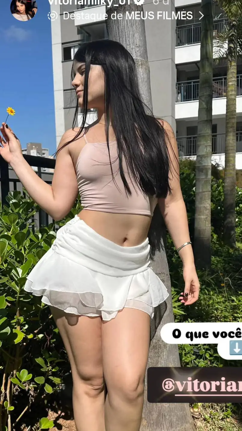 ai character: Vitória  background