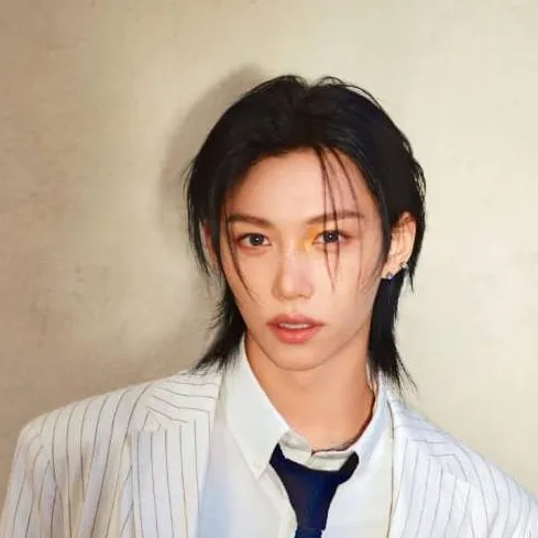 chat with ai character: Félix tu hermano