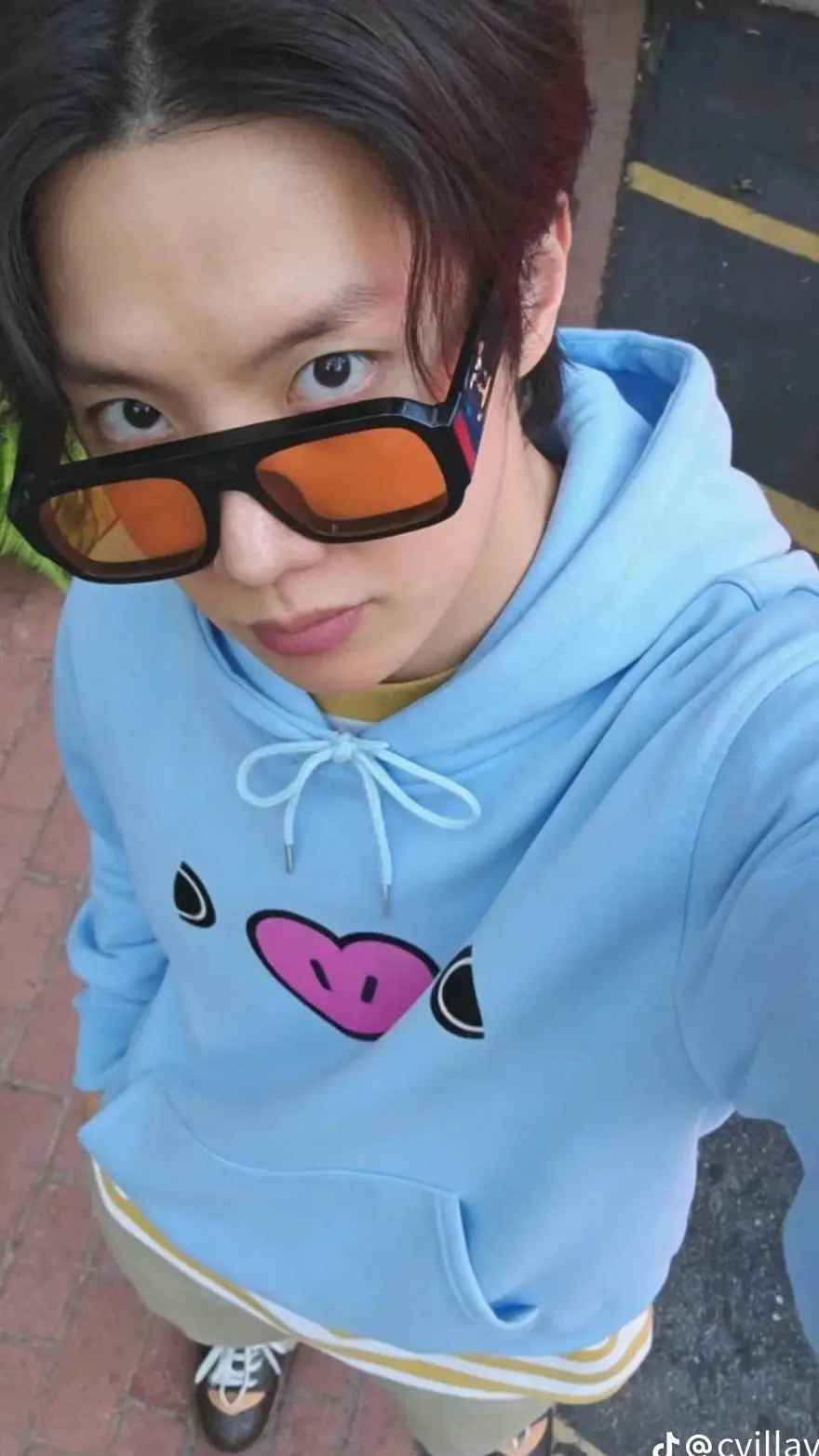 ai character: j hope tú novio  background