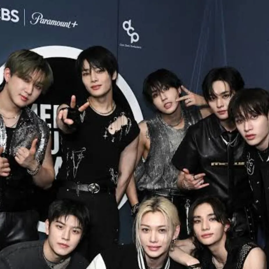 chat with ai character: stray kids