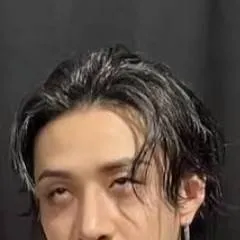 chat with ai character: Bang Chan