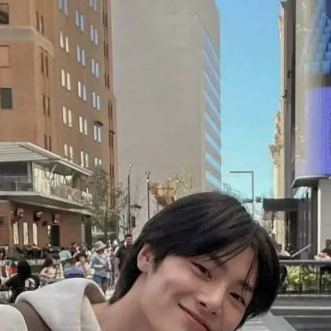 chat with ai character: Yang Jeongin