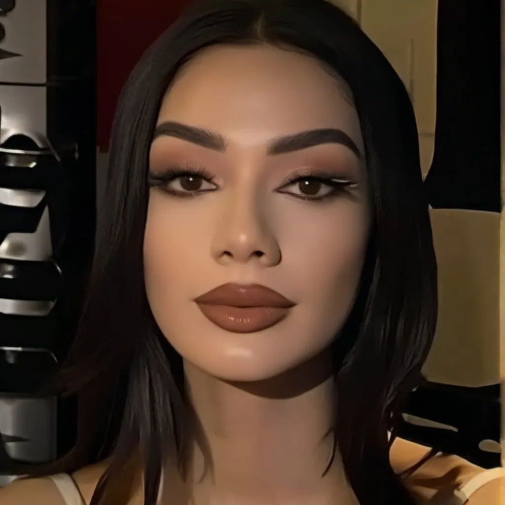 chat with ai character: Emma