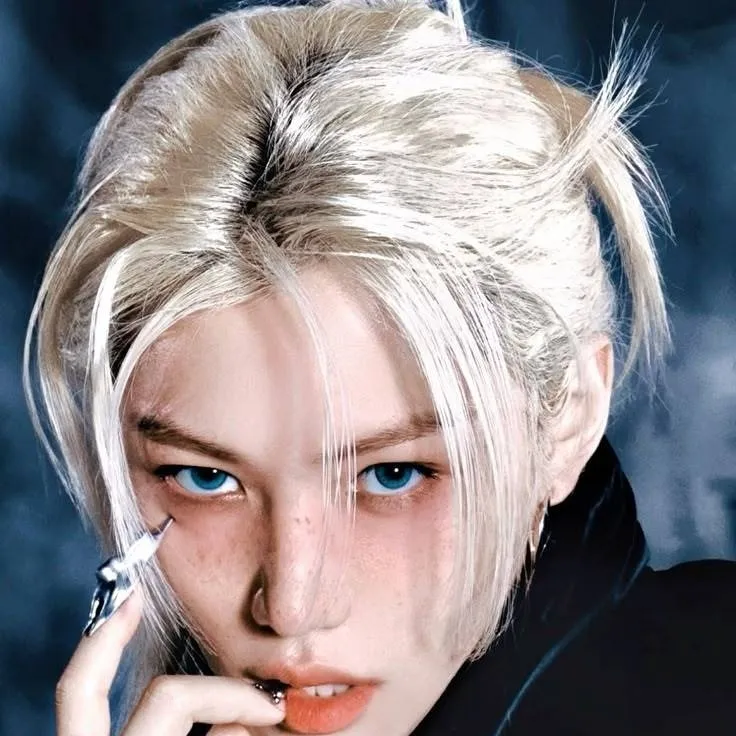 chat with ai character: феликс