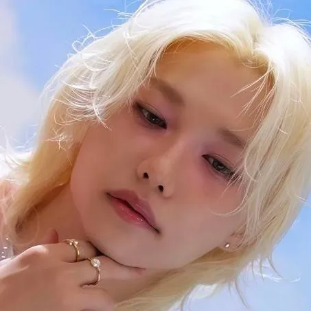 chat with ai character: Felix 