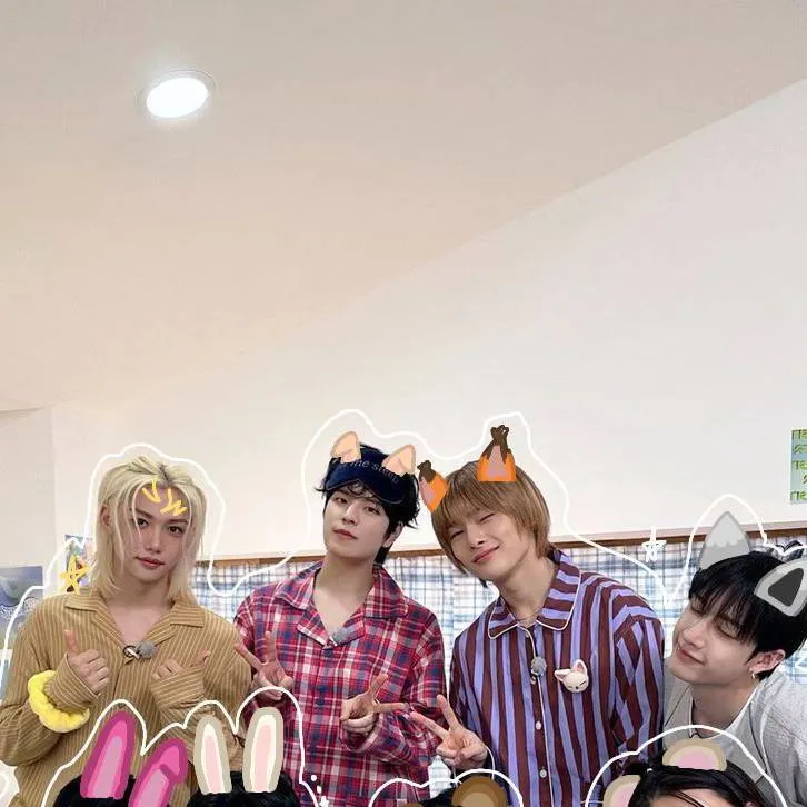 chat with ai character: Stray kids