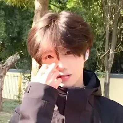 chat with ai character: Sunoo