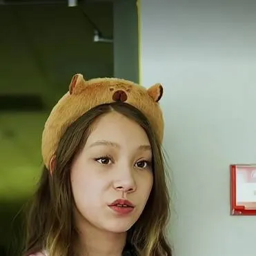 chat with ai character: Vika zang 