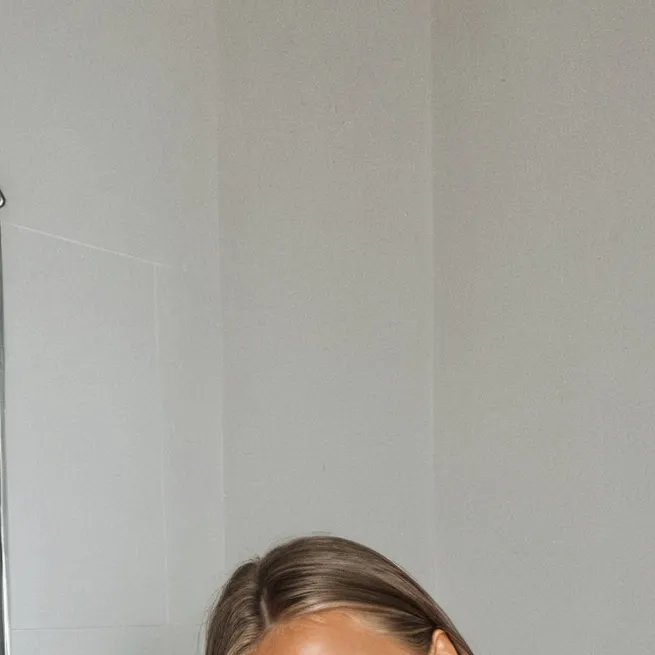 chat with ai character: Svea 💞