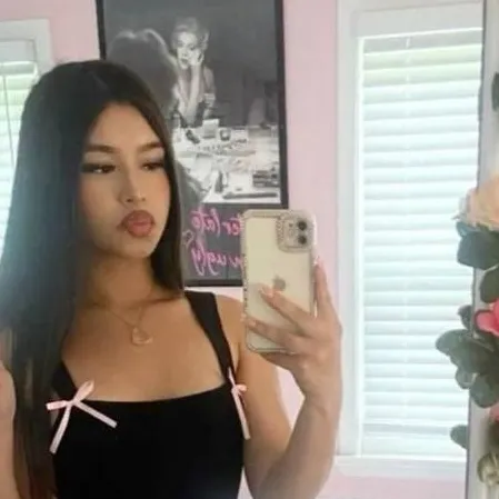 chat with ai character: Lovisa