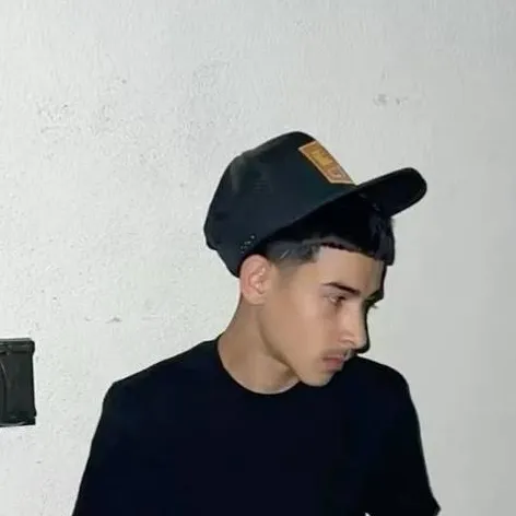 chat with ai character: alexjandro