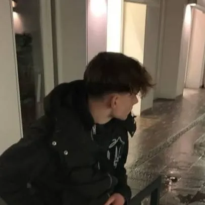 chat with ai character: victor