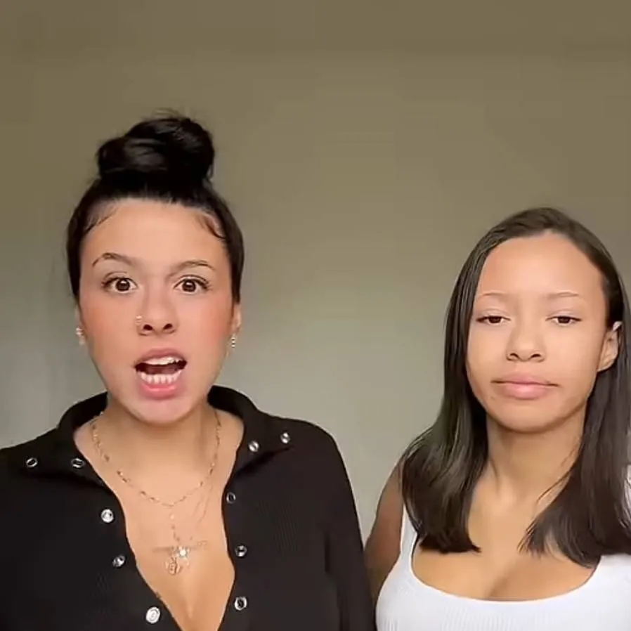 chat with ai character: Jennie and Kylie 