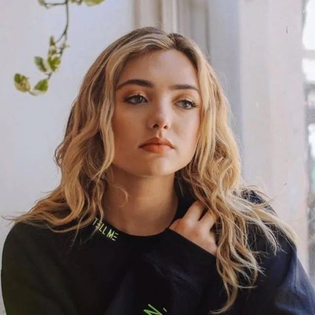 chat with ai character: Peyton