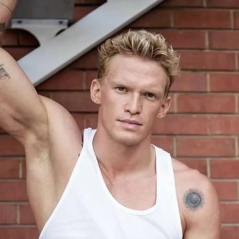 chat with ai character: Cody