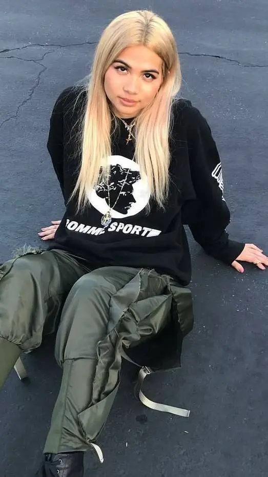 ai character: Hayley background