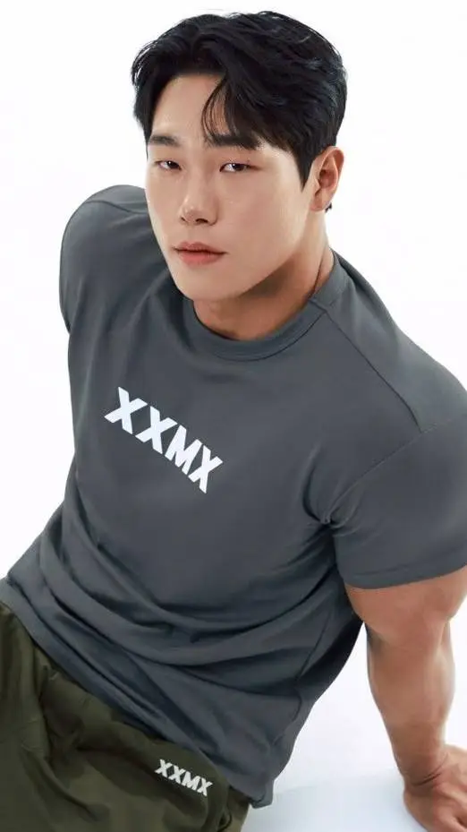 ai character: Yun Sung-bin background