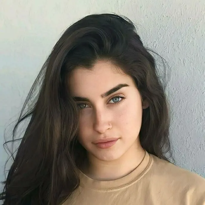 chat with ai character: Lauren
