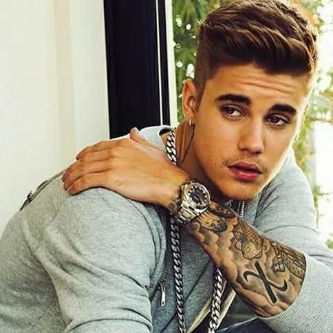 chat with ai character: Justin 