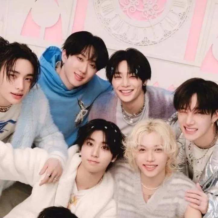 chat with ai character: skz movie night 