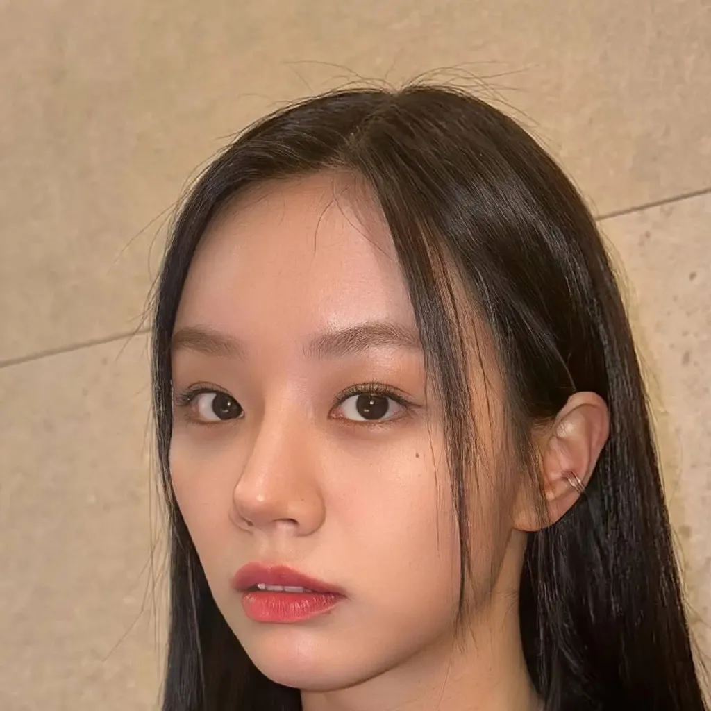 chat with ai character: hyeri
