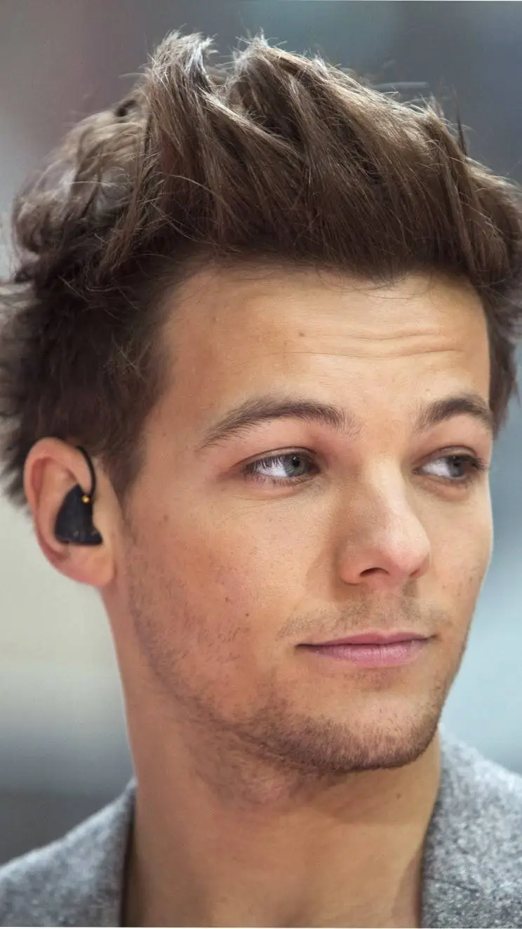 ai character: Louis Tomlinson background