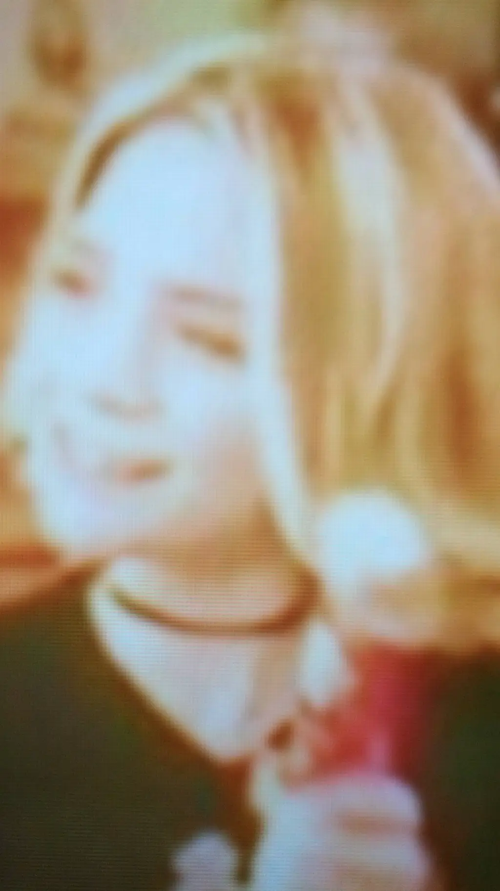 ai character: Mary Kate Olsen  background