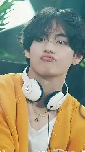 ai character: {•Kim taeyung •} background