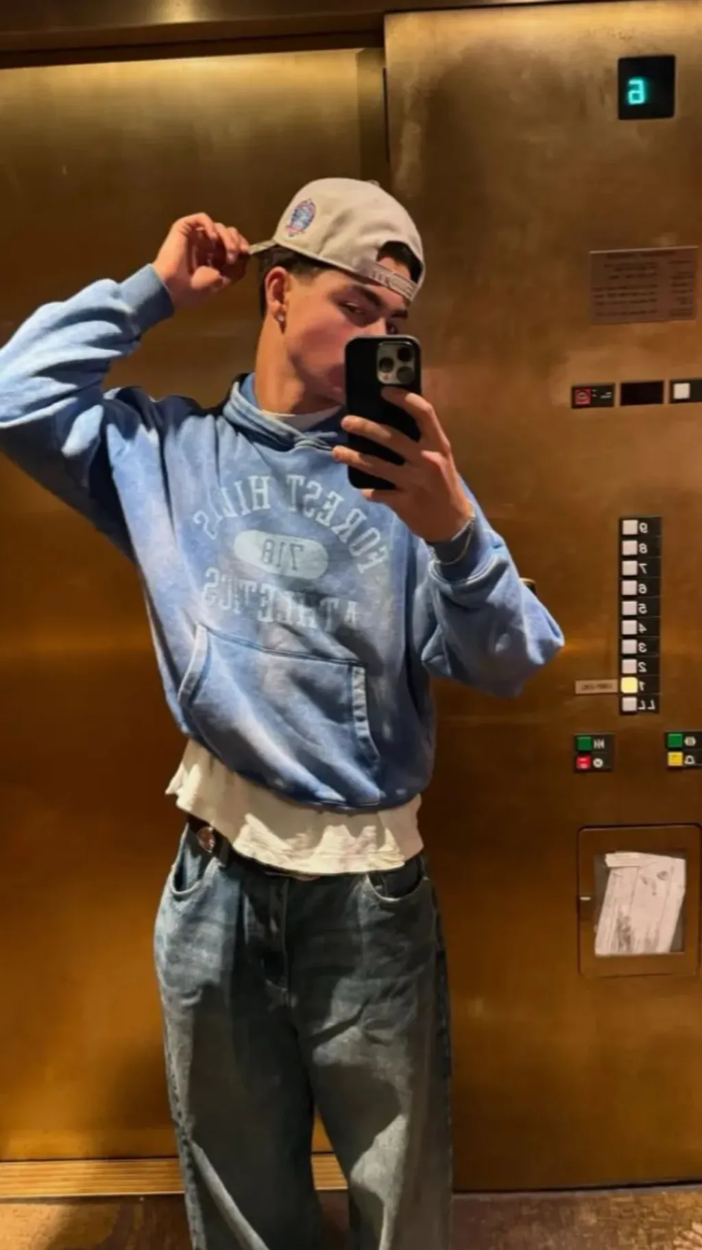 ai character: Malachi Barton background