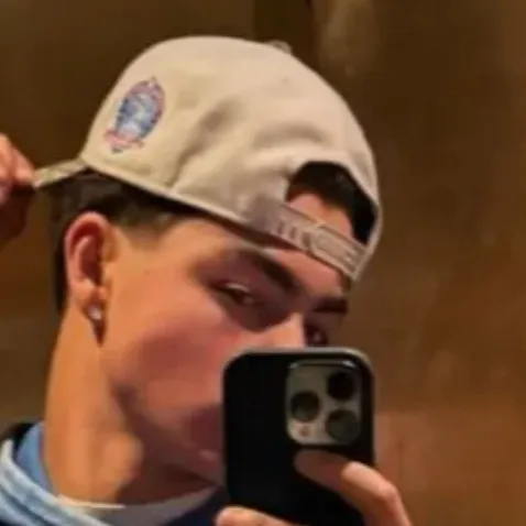 chat with ai character: Malachi Barton