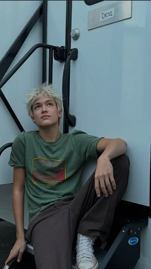 ai character: Hudson Stone background