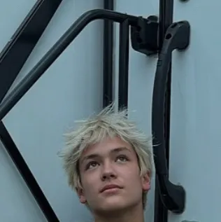 chat with ai character: Hudson Stone