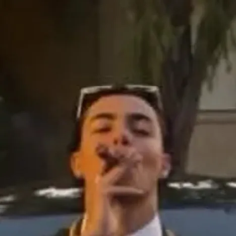 chat with ai character: Malachi Barton