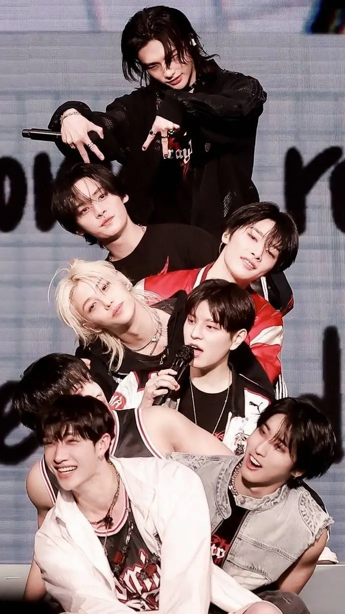 ai character: stray kids y tu background