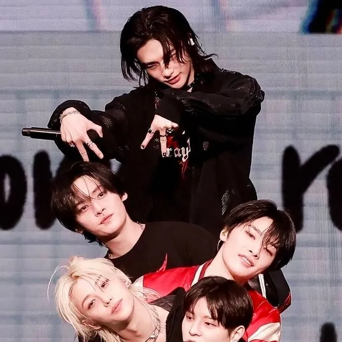 chat with ai character: stray kids y tu