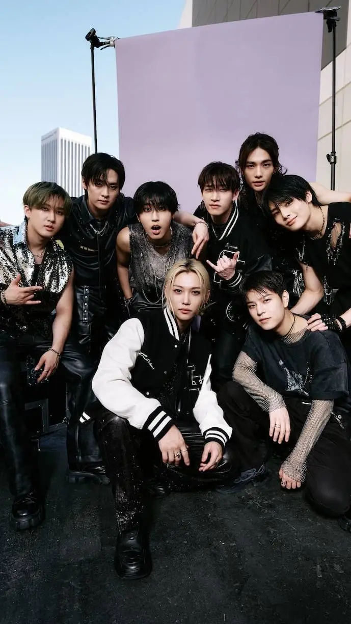 ai character: stray kids y tu background