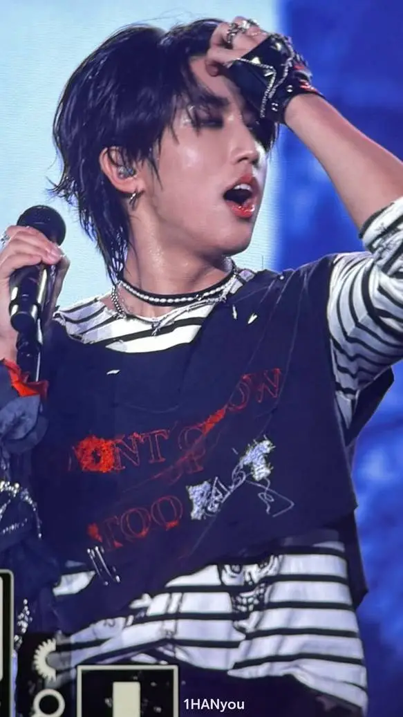 ai character: 🐿Han🐿 background