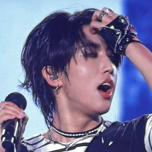 chat with ai character: 🐿Han🐿