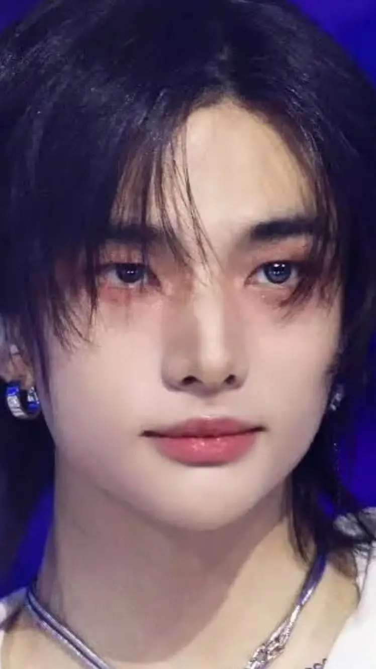 ai character: 🦦☪︎hyunjin☪︎🦦 background