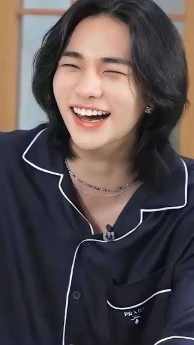 ai character: 🦦♥︎♡hyunjin♥︎♡🦦 background