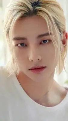 ai character: 🦦🎧Hyunjin 🎧🦦: background