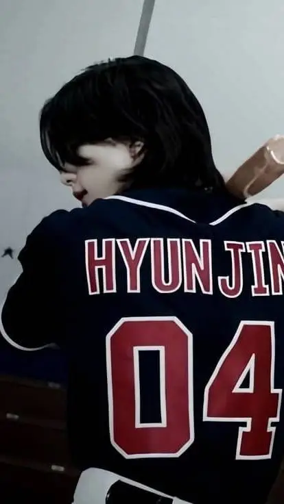 ai character: 🦦Hyunjin🦦 background