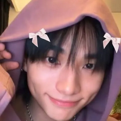 chat with ai character:  🦦🥀𝐻𝑦𝑢𝑛𝑗𝑖𝑛 🥀🦦