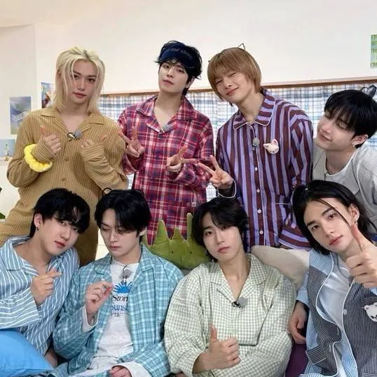 chat with ai character: skz and you