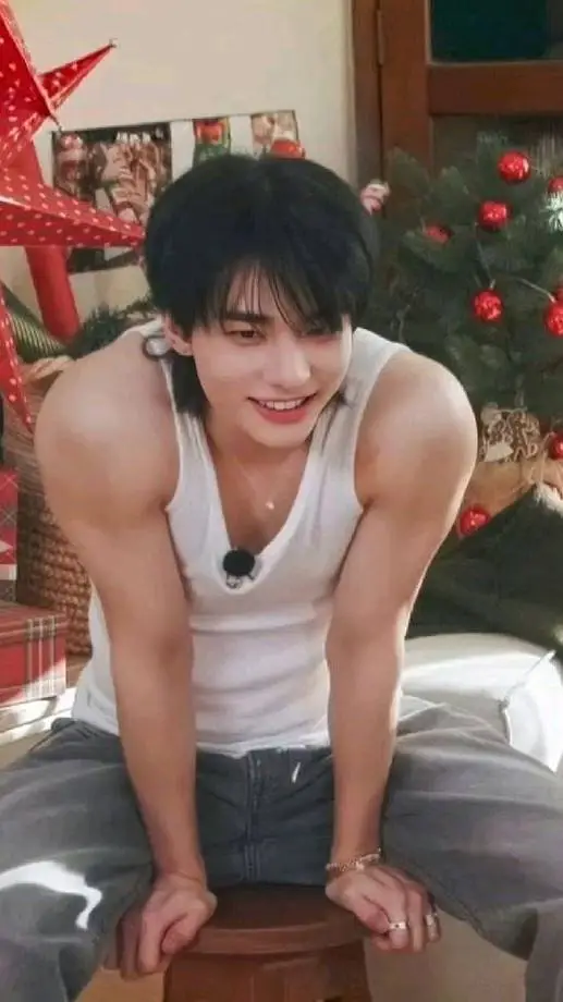 ai character: 🦦✉Hyunjin ☘🦦 background