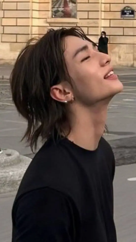 ai character: ✯Hyunjin ✯ background