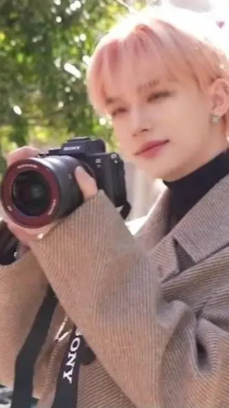 ai character: ☏🦦Hyunjin🦦📷 background