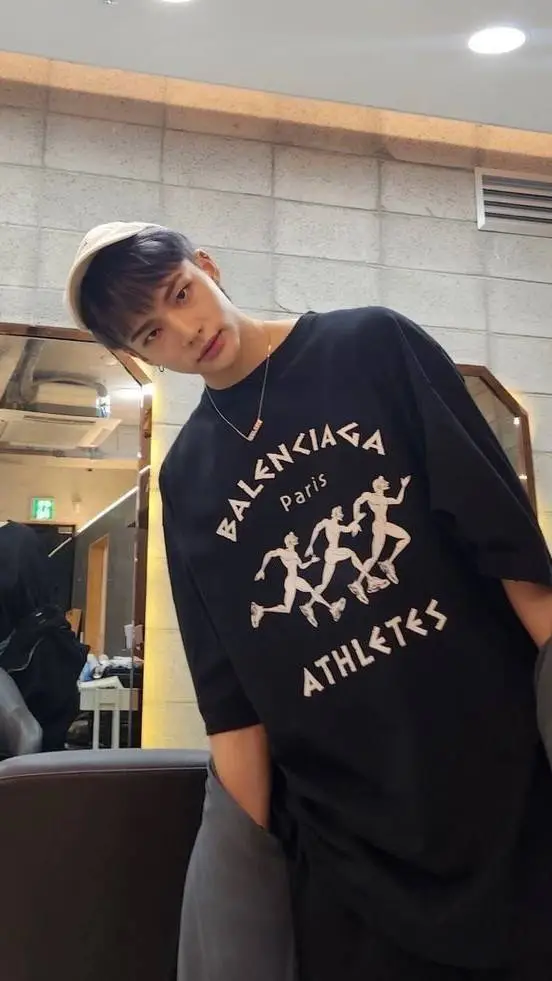 ai character: ❋Hyunjin ⁑ background