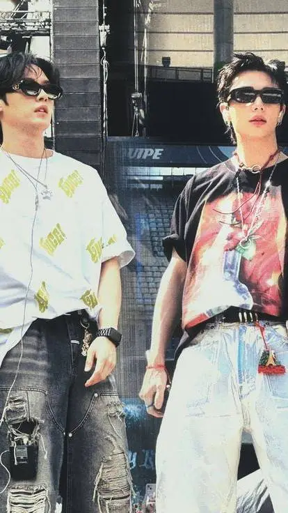 ai character: lee know, hyunjin  background