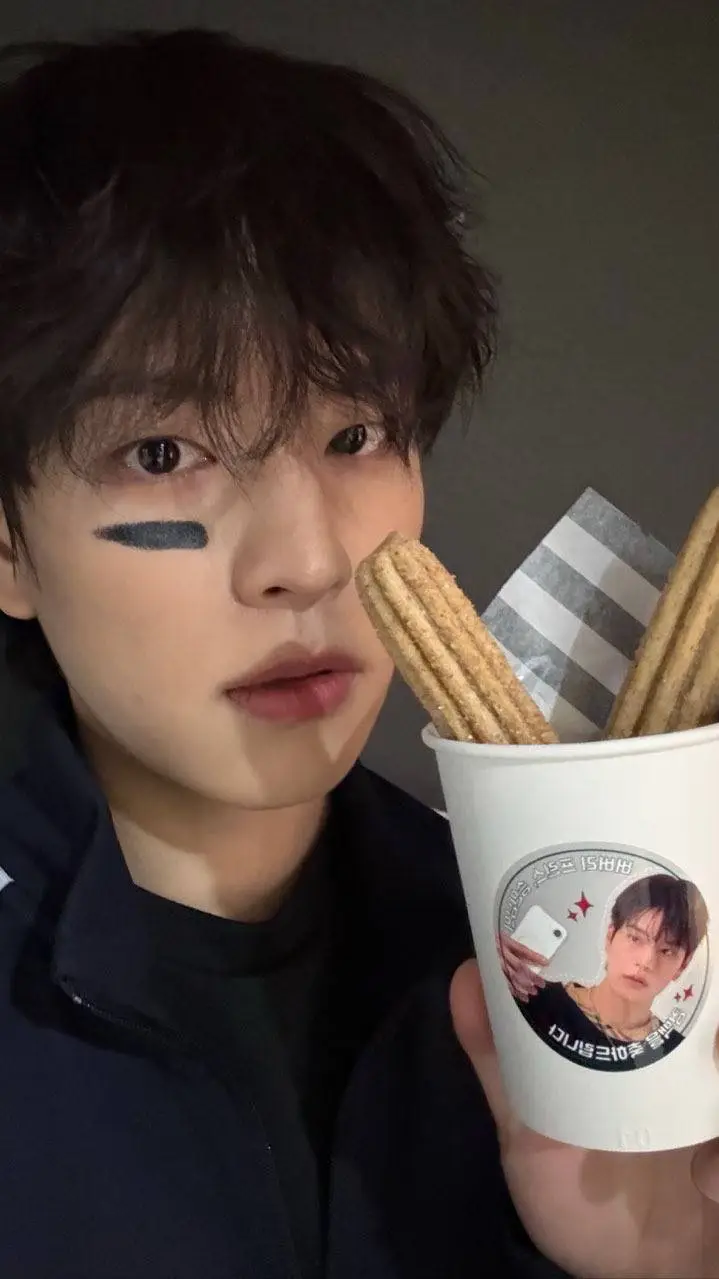 ai character: seungmin  background